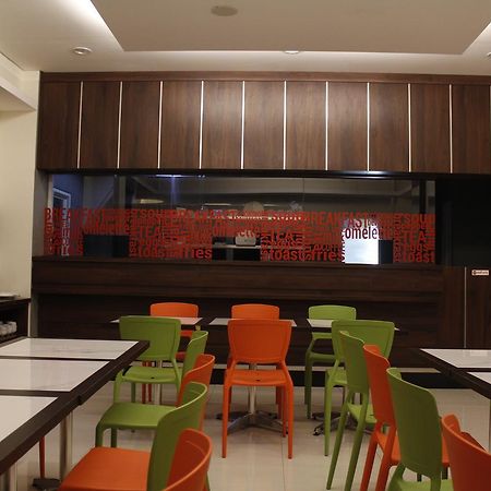 Bella Vita Hotel Купанг Экстерьер фото