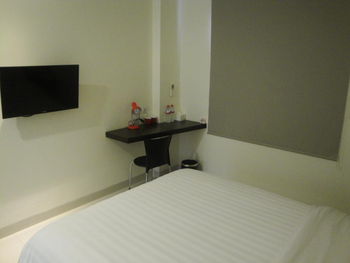 Bella Vita Hotel Купанг Экстерьер фото