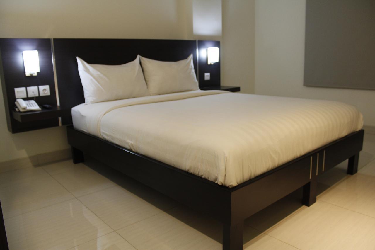 Bella Vita Hotel Купанг Экстерьер фото