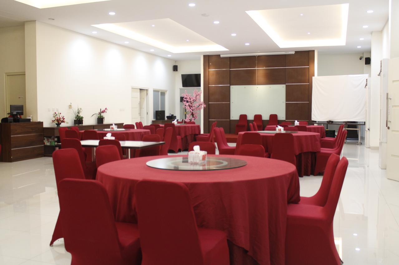Bella Vita Hotel Купанг Экстерьер фото
